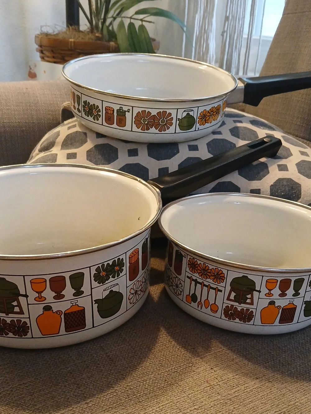 Vintage Floral Enamelware Saucepan Set - White with Orange & Green